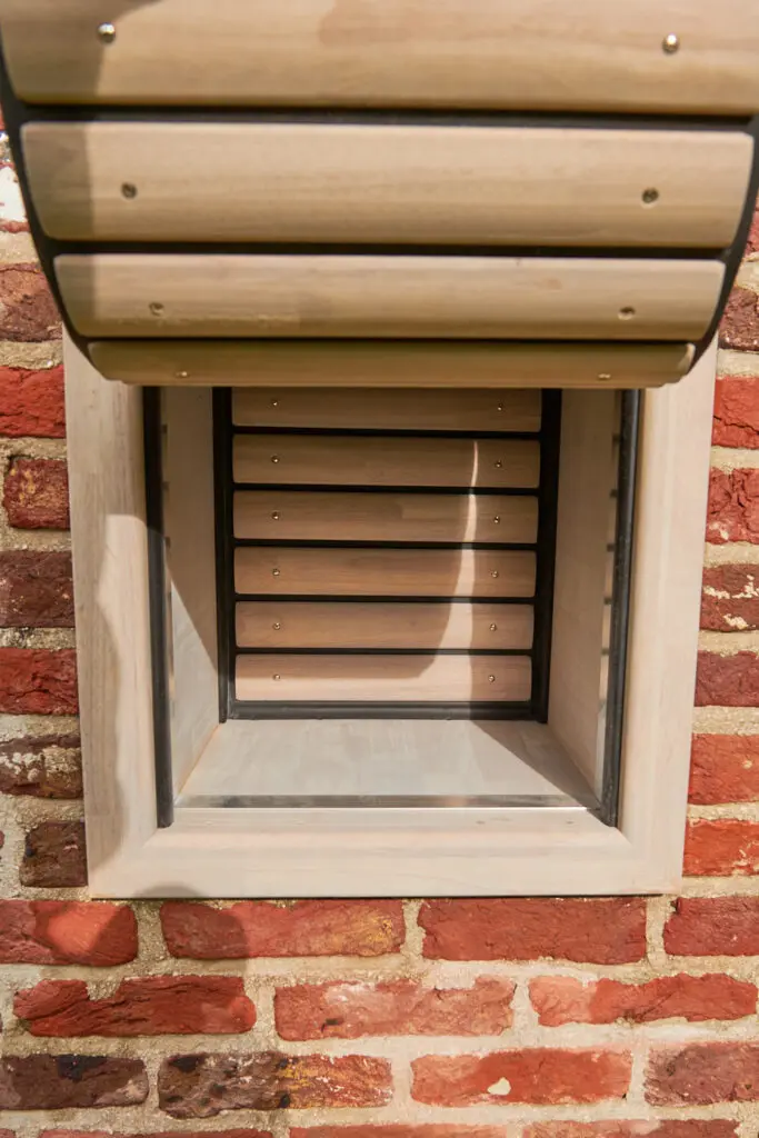 kattenluik in muur tunnel met dubbele flap - Tomsgates